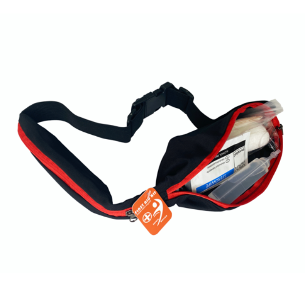 Obrázok z Lekárnička na výlety, v opasku Br5 s červeným pruhom 